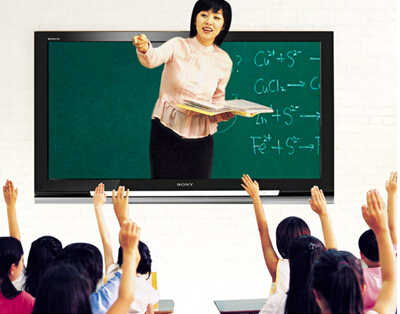 因此同步課堂在線學(xué)習(xí)，作為“互聯(lián)網(wǎng)+”與基礎(chǔ)教育相互融合的一個創(chuàng)新，無疑是學(xué)校教學(xué)的有益補(bǔ)充。然而，我們比較容易忽視的一點是：K12在線教育，需要同步課堂，但更需要交互課堂。